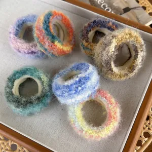 Chouchous en Peluche Dégradé Peinture à l'Huile Élastiques à Cheveux Tricotés Colorés Porte Queue de Cheval pour Femmes