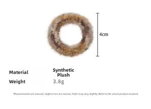 Détail de l'élastique en fausse fourrure 4cm montrant les dimensions et le poids de 3,8g