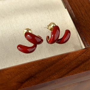 Detailed shot of retro deep red glaze heart geometric earrings with golden metallic finish