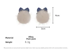 Vue détaillée du nœud en ruban bleu et du pompon blanc avec dimensions de boucle