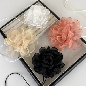 Lot de chokers camélia 3D élégants en organza blanc, crème, rose et noir