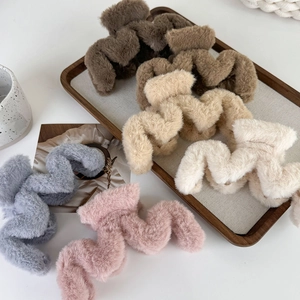 Pinces à cheveux en peluche ondulées aux couleurs d'automne pour une coiffure élégante