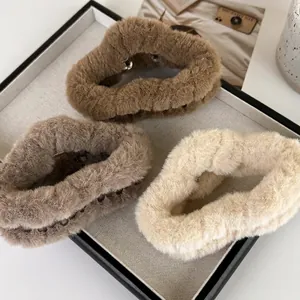 Pince à Cheveux en Peluche Style Coréen Grande Pince Requin en Fausse Fourrure Nuage Doux Accessoires de Coiffure Hiver Automne pour Femmes