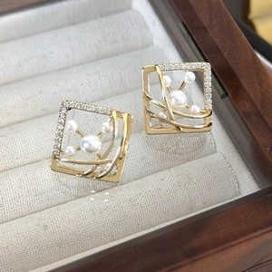 Geometric hollow gold square earrings with white pearls and zircon in a jewelry box