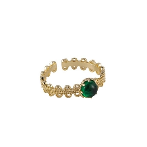Anello vintage con pietra verde smeraldo e fascia dorata regolabile con bordi perlati
