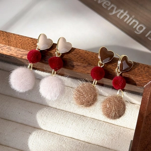 Boucles d'oreilles cœur en émail et pompons roses et marrons pour la mode d'hiver