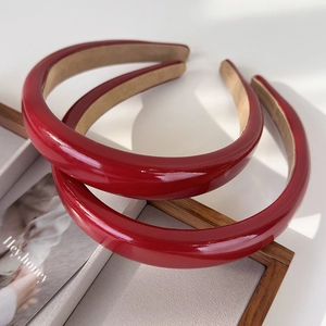 Lot de deux serre-têtes vintage rouges brillants avec doublure antidérapante sur bois