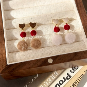 Boucles d'Oreilles Pendantes Cœur en Émail avec Pompon pour Femmes Automne Hiver Alliage Fausse Fourrure Boucles d'Oreilles Cœur