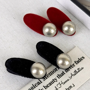 Vintage French Style Flocked Oval Hair Clip For Women Elegant Artificial Pearl Metal Ball Decorative Hair Accessories Duckbill Clip