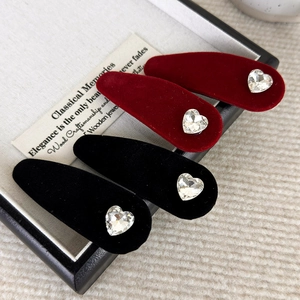 Fermagli per capelli vintage in velluto con cuore di cristallo in rosso e nero