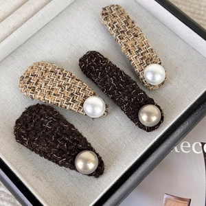 Elegant tweed hair clip set with pearls in coffee and khaki tones for a vintage look