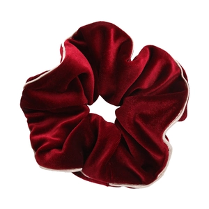 Chouchou rétro français en velours rouge foncé avec bordure blanche et texture soyeuse