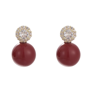 Orecchini vintage in oro con perla rossa e zirconi scintillanti per uno stile elegante