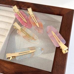 Lot de 5 barrettes élégantes en acétate à texture marbrée avec base en métal doré