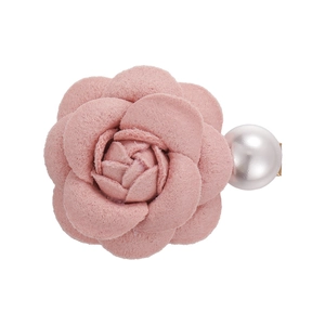 Elegante fermaglio per capelli a camelia rosa cipria con grande perla per acconciature