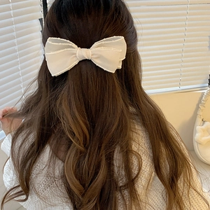 Pince à cheveux élégante en mousseline triple épaisseur crème pour coiffure de printemps