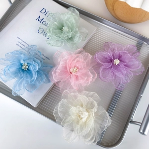 Set de 5 pinzas para el pelo con flores de organza en tonos pastel y perlas decorativas