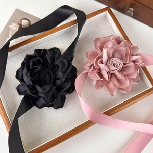 Collier Choker Grande Fleur en Tissu Élégant Ruban Satin Longue Lanière Accessoire Cheveux Style Coréen Bijoux Floraux Femme