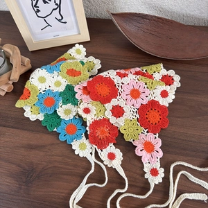 Bandana a Triangolo con Fiori di Margherita all'Uncinetto Fatta a Mano per Donna Fascia per Capelli in Maglia Boho Vintage
