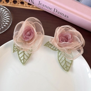 Boucles d'Oreilles Clous Fleur Rose en Maille Organza pour Femmes Fait Main Style Mori Rose Boucles d'Oreilles Florales