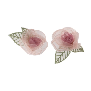 Boucles d'oreilles rose en organza avec feuilles de tulle pour un style floral doux