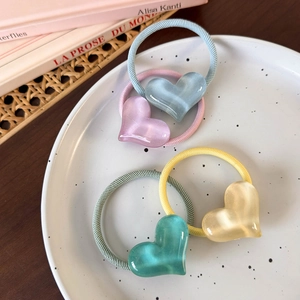 Lot de quatre chouchous avec cœurs en pierre œil de chat en couleurs pastel pour filles