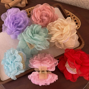 Pinces à cheveux fleurs en gaze colorée aux tons pastels pour un style de vacances
