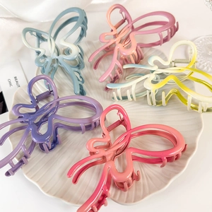 Pince à Cheveux Papillon Évidée Dégradé Style Ins Alliage Mat Shark Clip Accessoires de Coiffure pour Femmes Filles