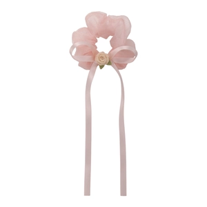 Chouchou en organza rose avec nœud en satin, rose en tissu et longs rubans élégants