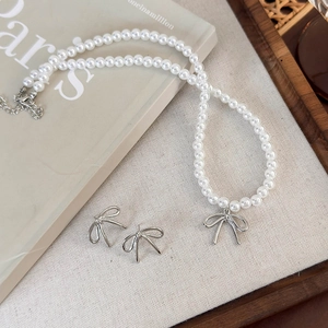 Elegant Faux Artificial Pearl Necklace And Bowknot Stud Earrings For Women Silver Tone Alloy Bow Jewelry For Party Daily Wedding