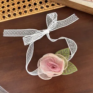 Choker en Dentelle de Style Français Collier Fleur de Rose pour Femmes Élégante Chaîne de Cou Florale en Maille Dégradée