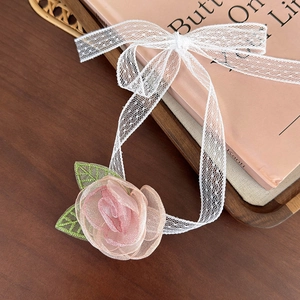 Choker élégant avec nœud en maille et rose en organza rose pour poignet ou cou