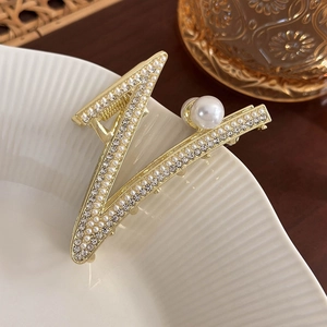 Pince à cheveux élégante en métal doré avec perles et strass en forme de V