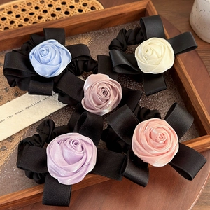 Elastici per Capelli in Satin con Rosa e Fiocco Stile Coreano per Donna Accessori per Capelli Eleganti per Uso Quotidiano e Feste