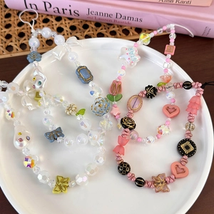 Détails de bijoux de téléphone faits main avec perles, fleurs et breloques papillon colorées