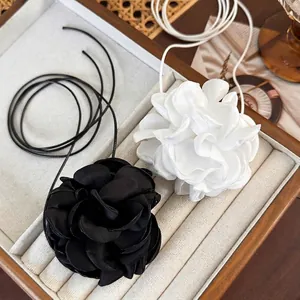 Élégant Choker Collier Fleur 3D en Satin pour Femmes Style Français Fait à la Main Rose Camélia Chaîne de Cou en Tissu