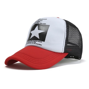 Détail de la casquette trucker vintage avec étoile et fermeture arrière réglable snapback