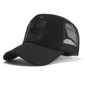 Casquette trucker noire en mesh avec écusson pentagramme et paroles de chansons