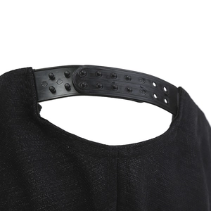 Cappellino da baseball nero con chiusura snapback regolabile e trama del tessuto