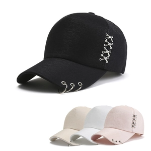 Cappellino da Baseball alla Moda in Cotone Con Anelli di Metallo Fibbia a Croce Punk Streetwear Cappello Parasole Regolabile per Uomo Donna All'aperto Casual