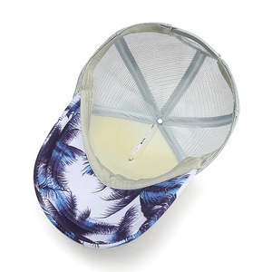Cappellino trucker con stampa a palme blu e viola e chiusura snapback traspirante