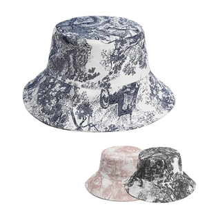 Chapeaux bob avec motif classique Toile de Jouy en bleu marine, rose et gris pour l'extérieur