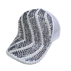 Casquette de baseball blanche ornée de strass et perles avec maille respirante