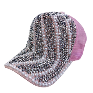 Casquette de baseball rose à la mode avec strass et perles blanches sur le devant