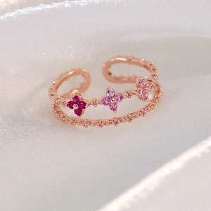Detail of rose gold double-layer open ring with pink gradient zircon floral charms