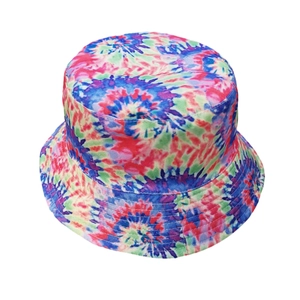 Bunter Batik Fischerhut mit Graffiti-Muster für Sonnenschutz und modischen Outdoor-Stil