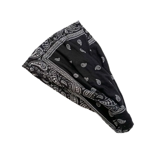 Detalle de la diadema deportiva de algodón con estampado paisley en blanco y negro