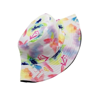 Women's colorful tie-dye bucket hat with heart prints and casual sun protection style
