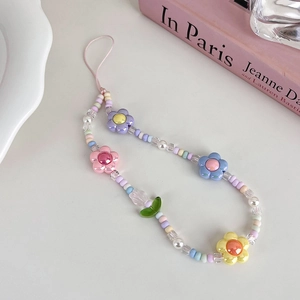 Détail de la dragonne de téléphone à perles tulipes colorées avec perles acryliques