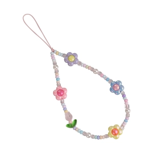 Dragonne de téléphone en perles macaron avec charmes de tulipes et perles sur fond blanc